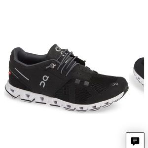 On Cloud running shoe W8